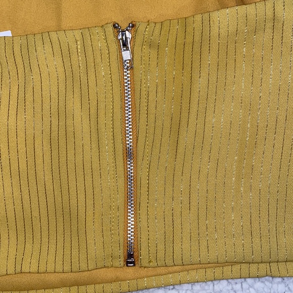 Millennial Pink Daffodil Crop Top - Picture 3 of 8